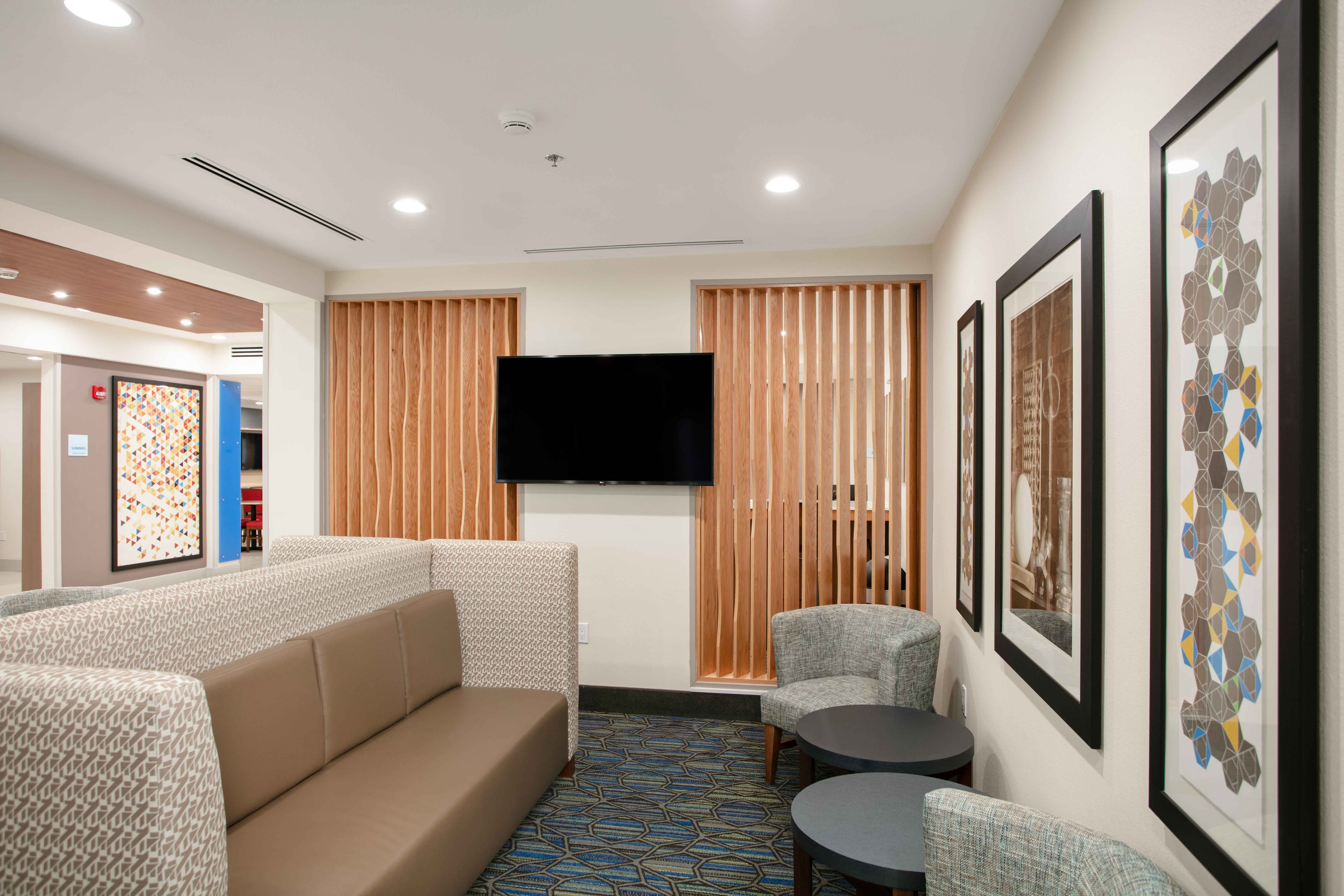 Holiday Inn Express & Suites Oakhurst-Yosemite Park Area By Ihg Ngoại thất bức ảnh